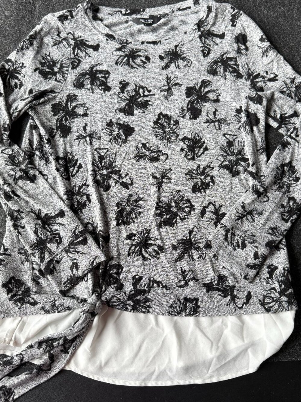 Simply Vera Vera Wang Gray Floral Layered Tie Hem Top XS
